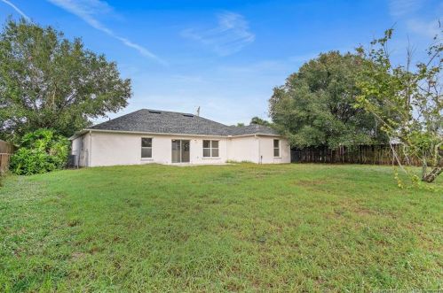 460 Dagget Ave, Fort Pierce, FL 34953-4011