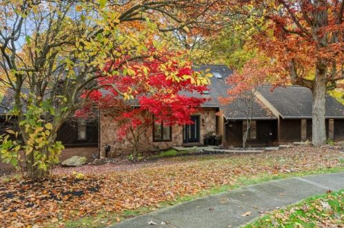 210 Chaucer Ct, Sewickley, PA 15143-8726
