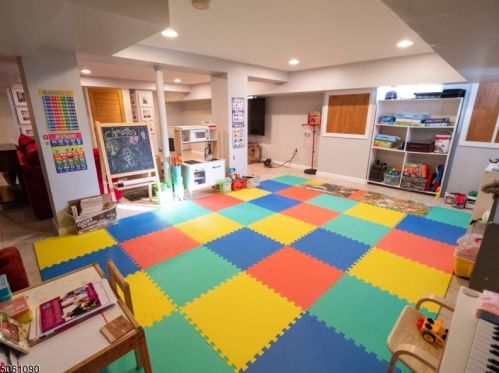 20 Vernon Pl, East Orange NJ  07017-4410 exterior