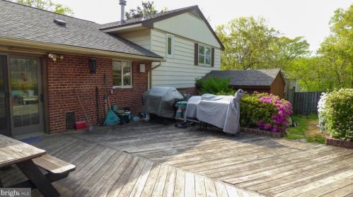 7420 Flora St, Springfield VA  22150-3912 exterior