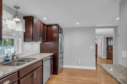 74 Millville St, Salem NH  03079-2620 exterior