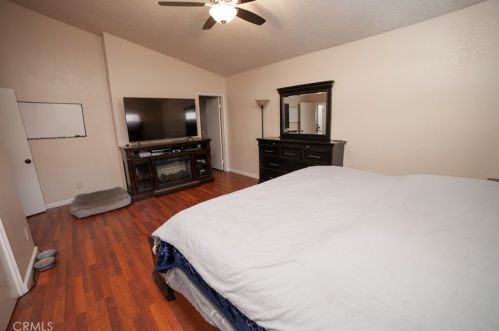 2869 La Vida Dr, Lancaster CA  93535-5873 exterior