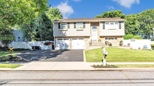 113 Selden Blvd, South Setauket, NY 11720-3313