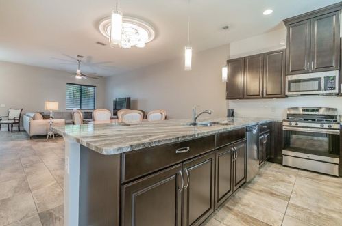 837 Highland St, Saint Petersburg, FL 33701-2104