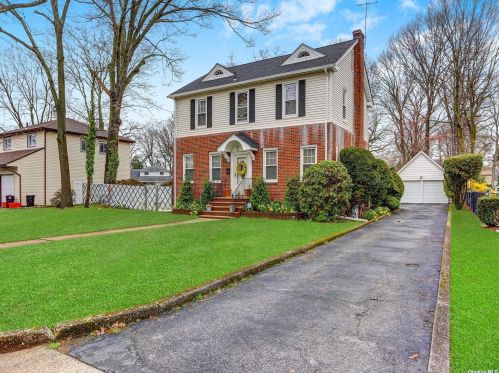 541 Linden St, Hempstead, NY 11552-2659