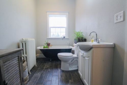 117 South St, Martelle, IA 52305-7701
