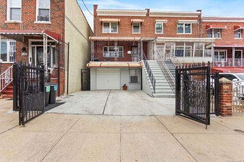 1043 217th St, Bronx, NY 10469-1230