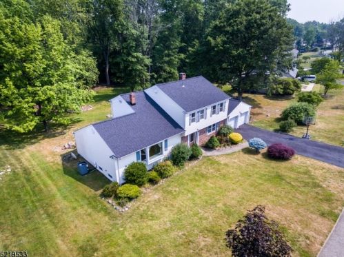 24 Normandy Dr, Parsippany NJ  07054-4070 exterior