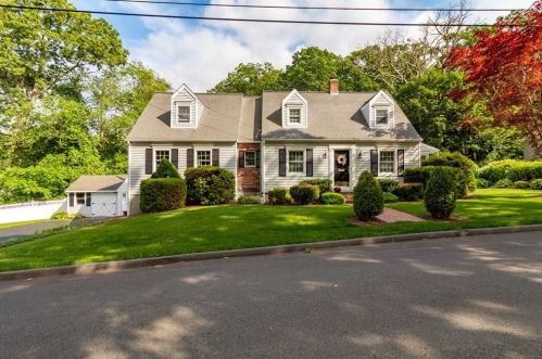 27 Knowles St, Auburn, MA 01501-2847