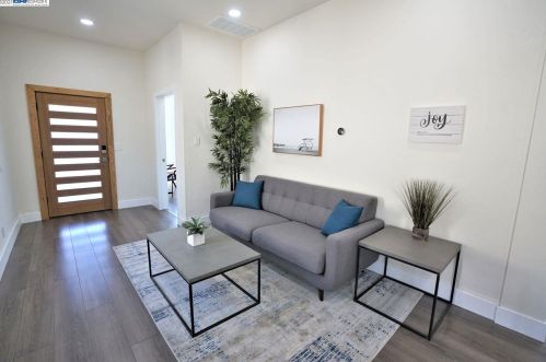 836 47th St, Oakland CA  94608-3202 exterior