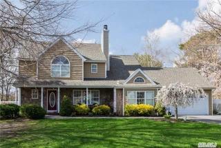 7 Alyssa Ct, Holbrook, NY 11741-2947