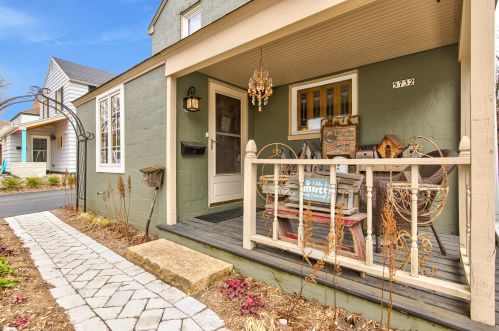 5732 Clover Ln, Greendale, WI 53129-2453
