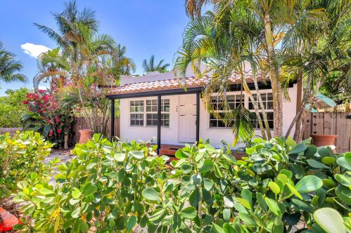 364 Puritan Rd, West Palm Beach, FL 33405-2904