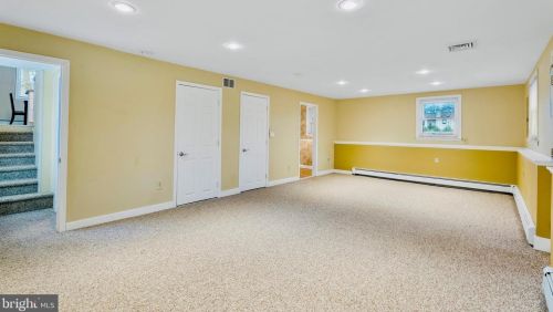 84 Franklin Corner Rd, Lawrence Township NJ  08648-2102 exterior