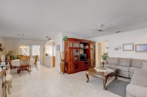 5136 Mirror Lk Blvd, Boynton Beach FL  33472-1211 exterior