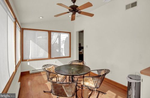 6411 Devonshire Hts Rd, Harrisburg PA 17111-4818 exterior