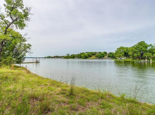 9365 Dickson Rd, Fort Worth, TX 76179-4033