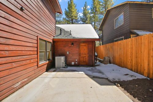 305 North Shore Dr, Big Bear City CA  92314-9792 exterior