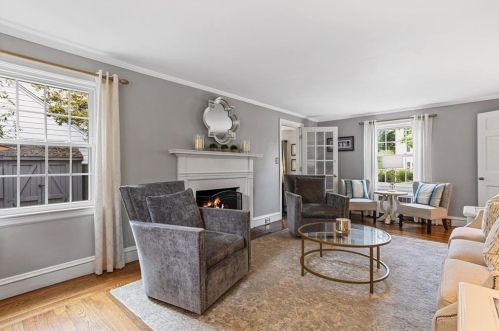 42 Pelham Pkwy, North Providence RI  02911-2915 exterior