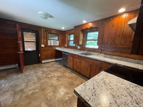 130 Rimmon Rd, North Haven, CT 06473-2875