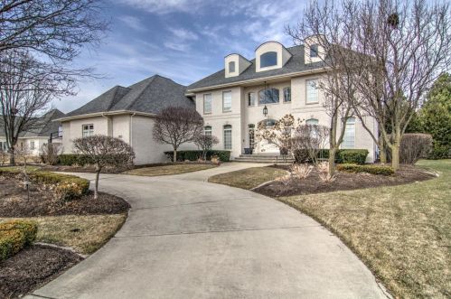 1809 Redwood Ln, Hammond, IN 46321-5166