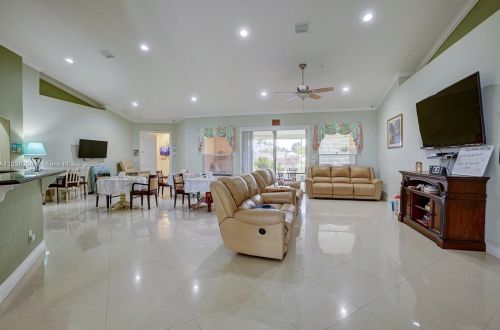 160 Saratoga Ave, Fort Pierce FL  34953-5974 exterior