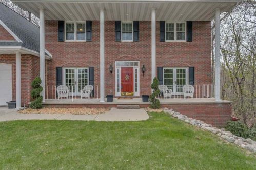 905 Mount Hood Ct, Green Bay, WI 54311-4821