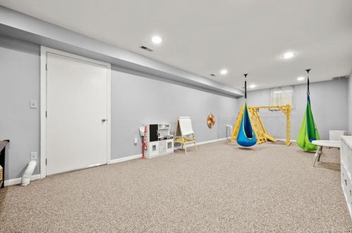 38 Hemlock Trl, Bridgeport CT  06611-3343 exterior