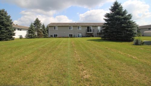 6989 Eastwood Trl, West Bend, WI 53090-8915