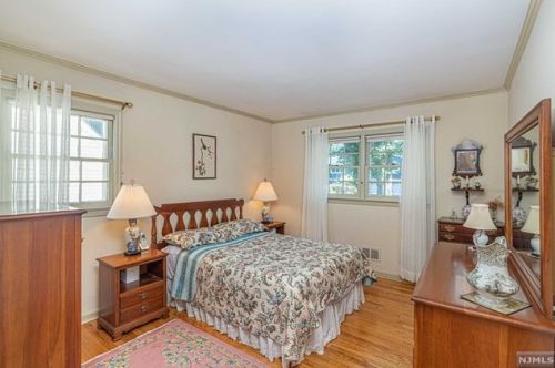 18 Winters St, Oakland NJ  07436-2623 exterior