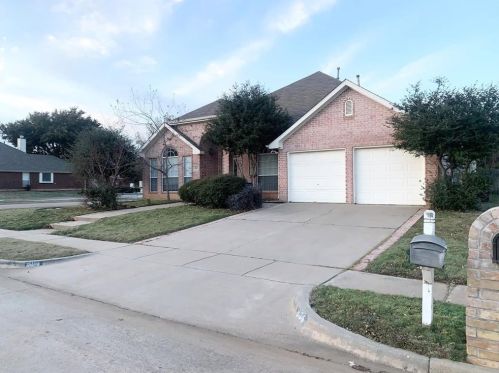 804 Devon Dr, Euless TX  76039-3265 exterior