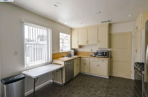 15928 Via Alamitos, San Lorenzo CA  94580-1435 exterior