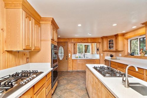 1300 Malabar Way, Big Bear City CA  92314-9216 exterior