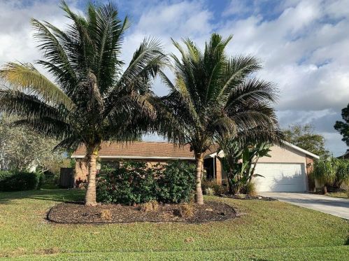 1021 Majorca Ave, Fort Pierce, FL 34953-3431
