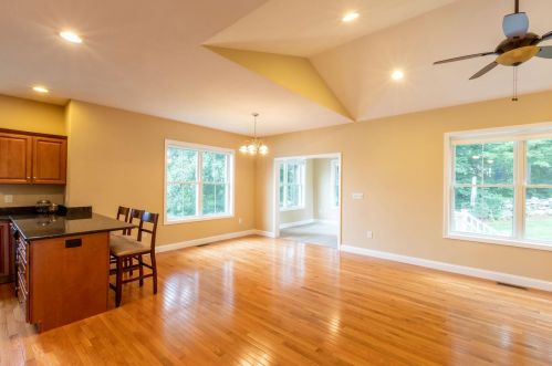 2 Sugar Plum Ln, Londonderry NH  03053-3300 exterior
