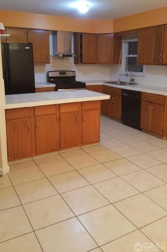 105 Buttonwood Dr, East Brunswick NJ  08816-4404 exterior