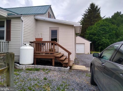 128 Neil Rd, Lees Cross Roads, PA 17257-9416