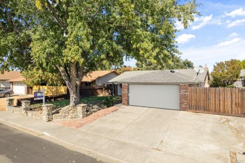 160 Carlton Ave, Vacaville, CA 95687-6443