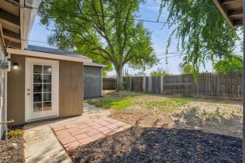 5633 Rosario Blvd, North Highlands CA  95660-4801 exterior