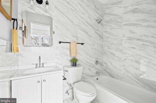 1111 Holbrook Ter, Washington DC 20002-2704 exterior