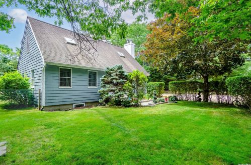 9 Cedar Dr, East Hampton NY  11937-1477 exterior