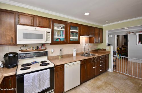 11 Pearl St, Adams MA  01220-2122 exterior