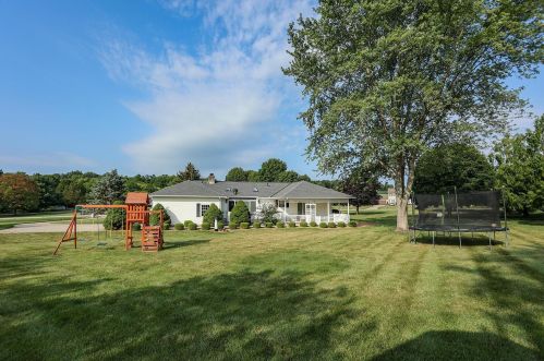 6850 Castlewood Dr, Carroll OH  43112-9786 exterior