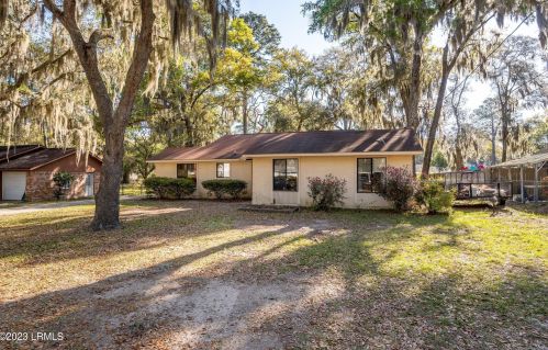 2517 Azalea Dr, Beaufort, SC 29902-6407