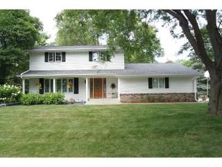 1299 Ruggles St, Saint Paul, MN 55113-6169