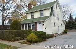 1 Hoffman Rd, New Hyde Park, NY 11040-4912