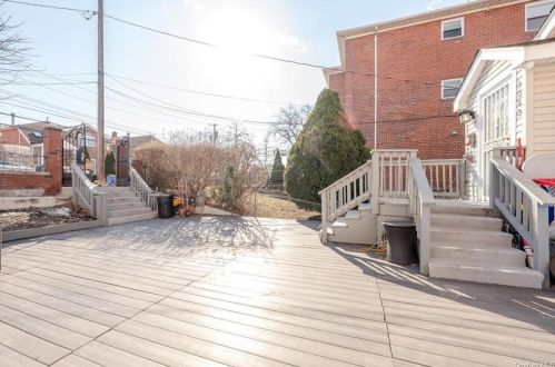 1523 Bayview Ave, Bronx NY  10465-1101 exterior