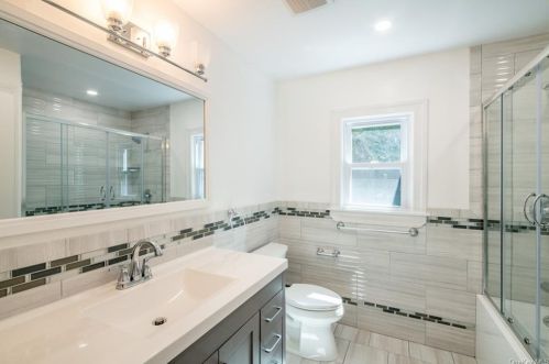 73 Rolling Way, New Rochelle NY  10804-2405 exterior