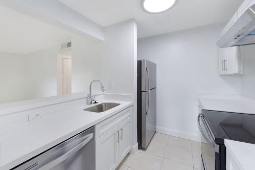 504 Meadows Cir, Boynton Beach, FL 33436-8931