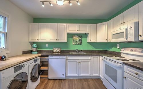 25 Wayne Rd, Milford CT  06460-3843 exterior